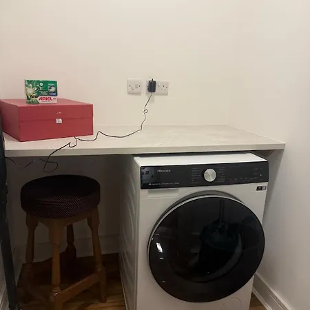 Large 4 Bed Flat Public Transport And Car Park * Leixlip