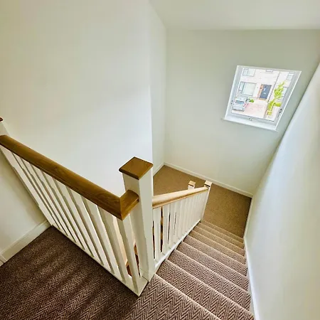 Large 4 Bed Flat Public Transport And Car Park * Leixlip