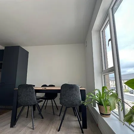 Large 4 Bed Flat Public Transport And Car Park Сasa de vacaciones